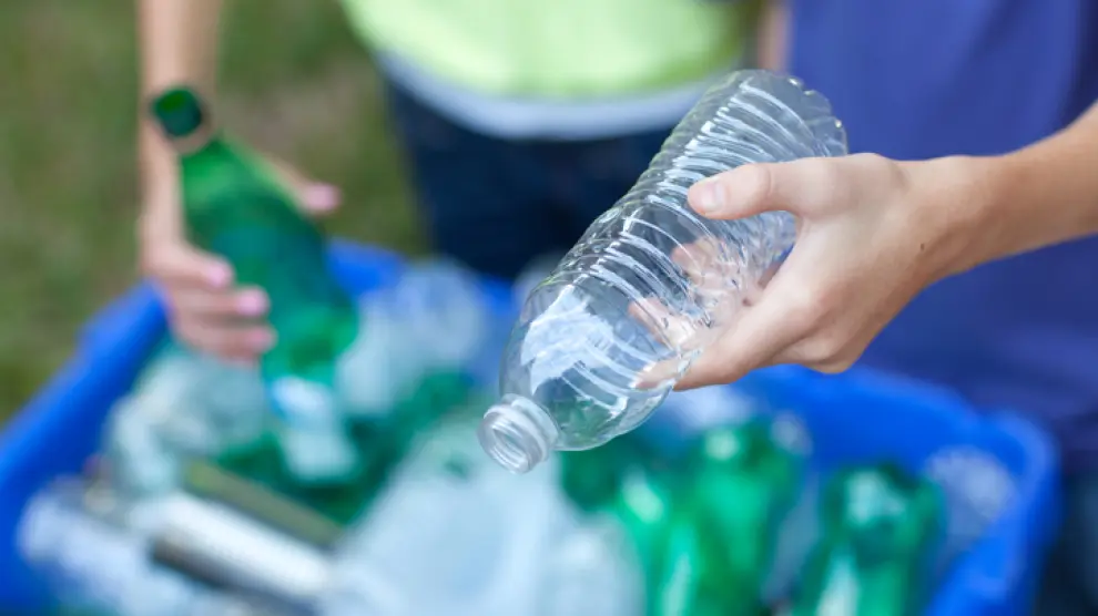 El estudio apunta que el material más reciclado por los aragoneses es el vidrio, seguido del plástico.