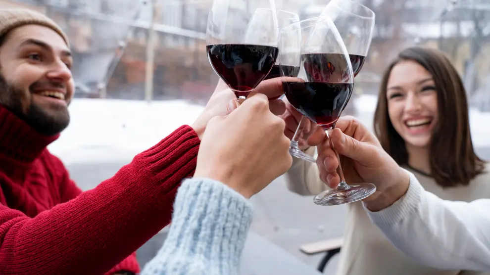 Para algunas personas, no es lo mismo beber dos copas de vino tinto que de vino blanco.