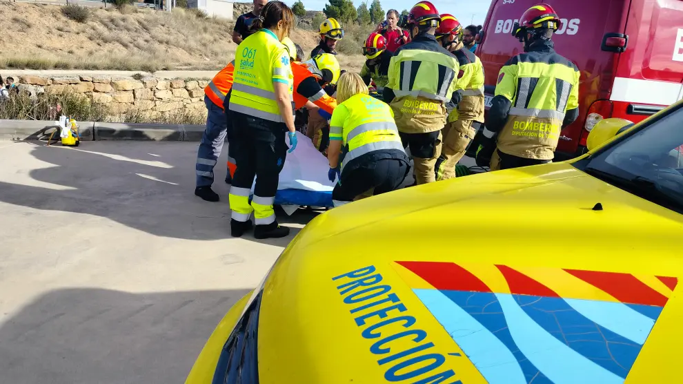 Simulacro de accidente laboral en el que participaron efectivos de cuerpos como el 061 o los bomberos de la Diputación de Teruel.