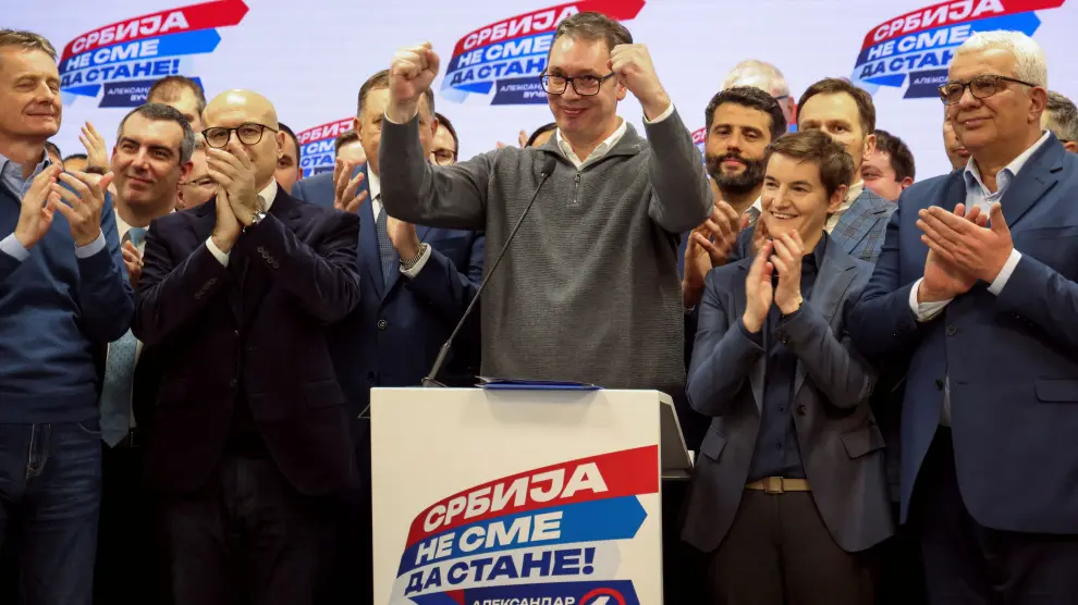 El presidente de Serbia, el populista Aleksandar Vucic, proclama la victoria del SNS.
