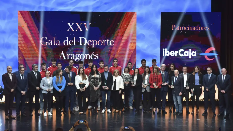 Foto de familia de los premiados en la Gala del Deporte Aragonés.