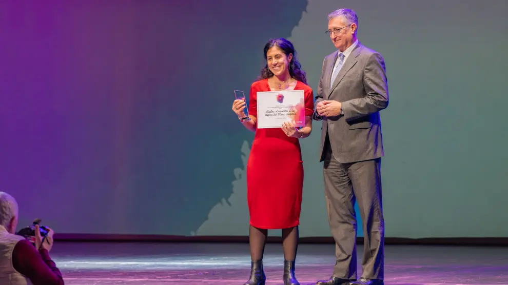 Gisela Solé recoge el primer premio a la Mejor iniciativa turística de Aragón en el Palacio de Congresos de Zaragoza.