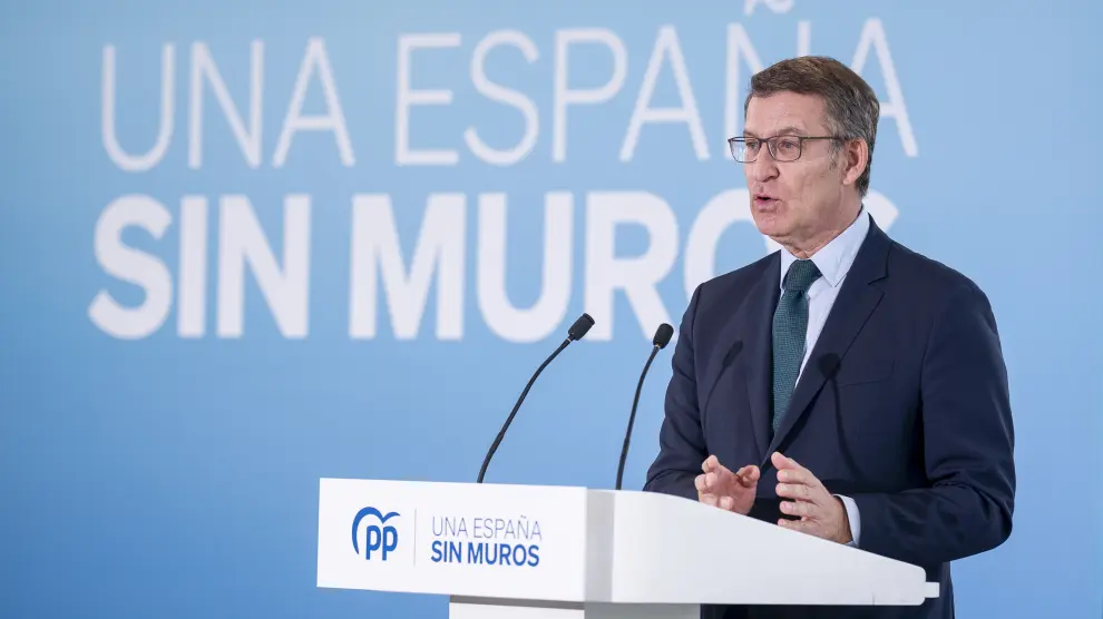 El presidente del Partido Popular, Alberto Núñez Feijóo, durante una rueda de prensa