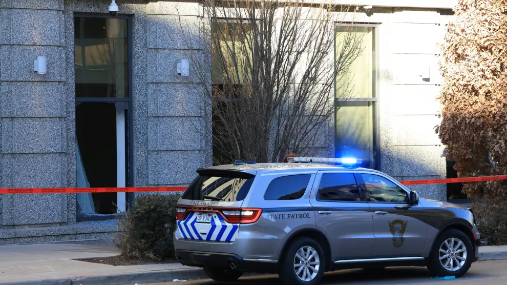 Police tape surrounds an area where a man broke into the Colorado Supreme Court building and barricaded himself inside overnight in Denver, Colorado, U.S., January 2, 2024.    REUTERS/Kevin Mohatt [[[REUTERS VOCENTO]]]