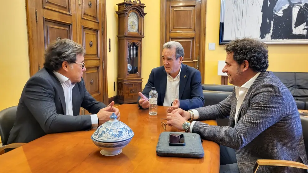 Reunión del presidente de la Diputación Provincial de Zaragoza, Juan Antonio Sánchez Quero, con los dirigentes del Real Zaragoza este miércoles