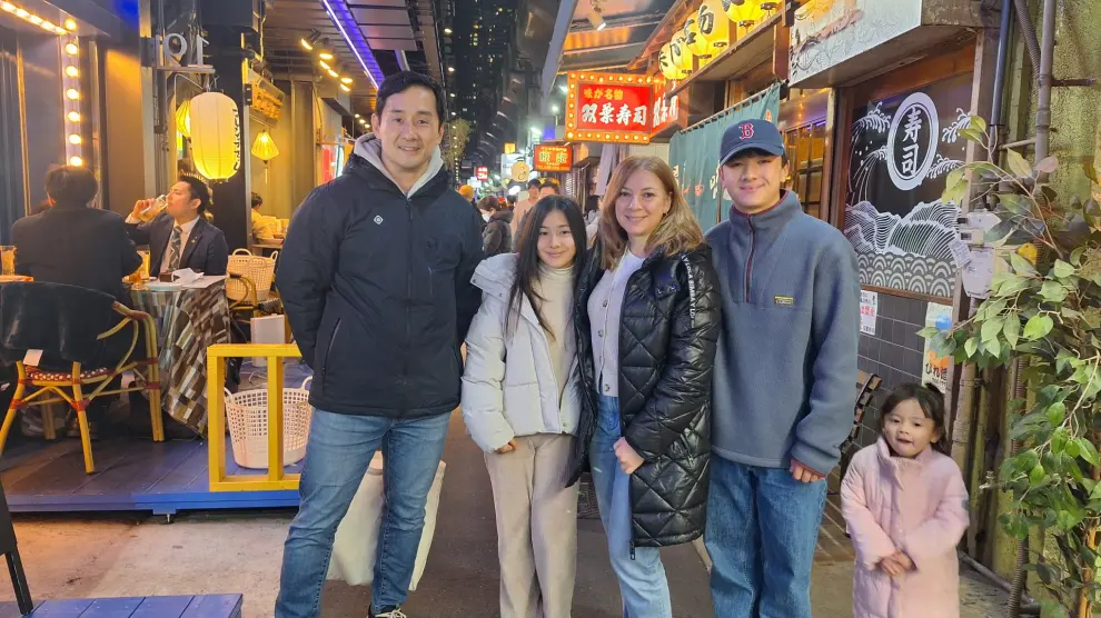 Natalia Yagüe, la bilbilitana con su marido japonés, Takasi Aoyama, y sus dos hijos Nicolás y Martina, en Kobe (Japón), a 300 kilómetros del lugar del terrremoto del día de Año Nuevo.