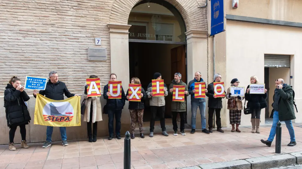 El sindicato Stepa acudió este jueves al Justicia de Aragón para denunciar el abuso de temporalidad de los interinos.