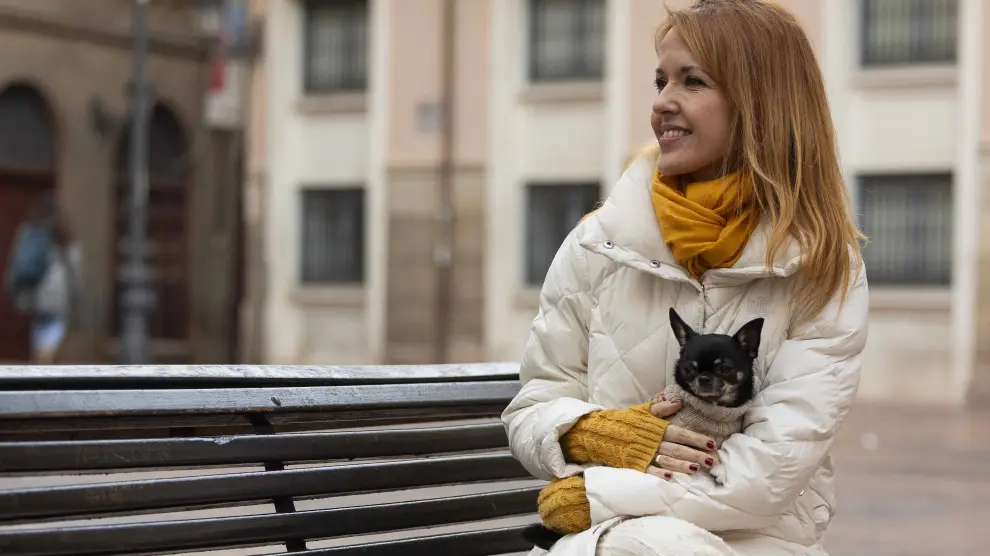 Vanessa Montfort visitó Zaragoza después de Navidad con su perro, que es importante en la trama de su novela.