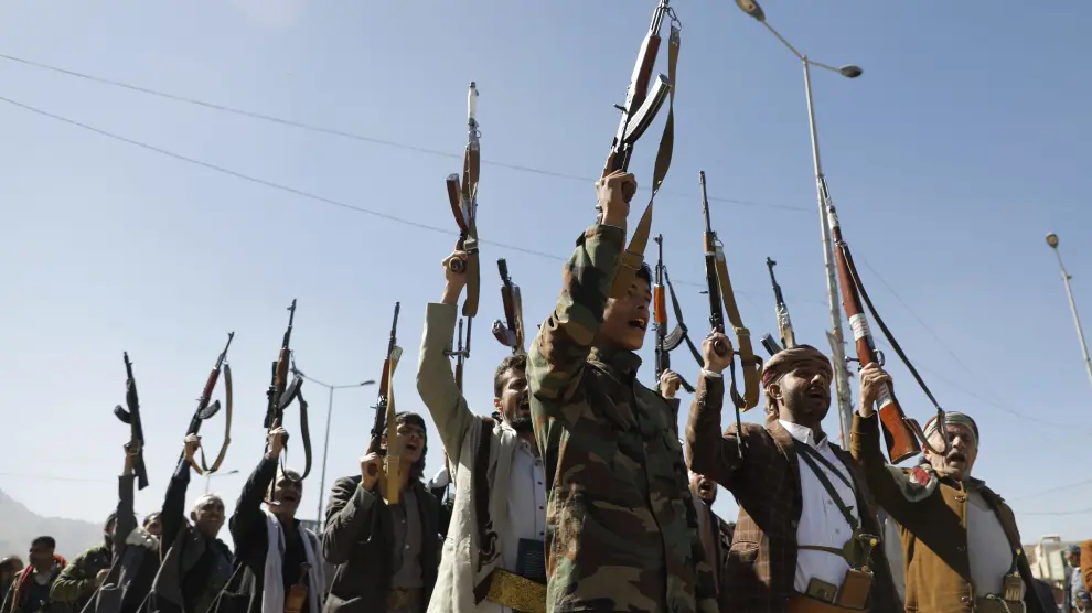 Rebeldes hutíes armados en Saná