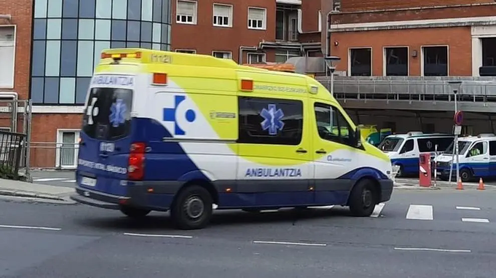 Foto de archivo de una ambulancia en el País Vasco