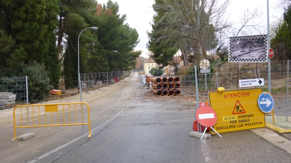 Trabajos de construcción del vial de acceso al nuevo hospital de Alcañiz.