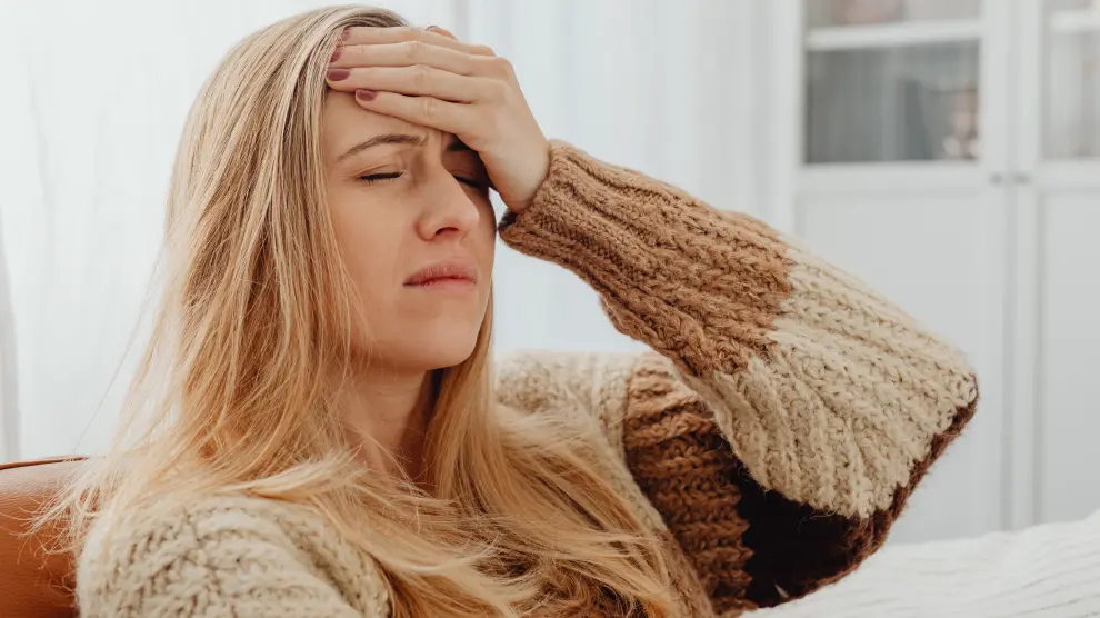 Las personas que padecen migraña sufren un dolor punzante que, con frecuencia, solo se siente en un lado de la cabeza.