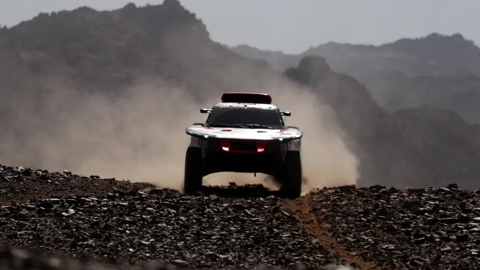 El Audi de Carlos Sainz y Lucas Cruz, en el Dakar 2024