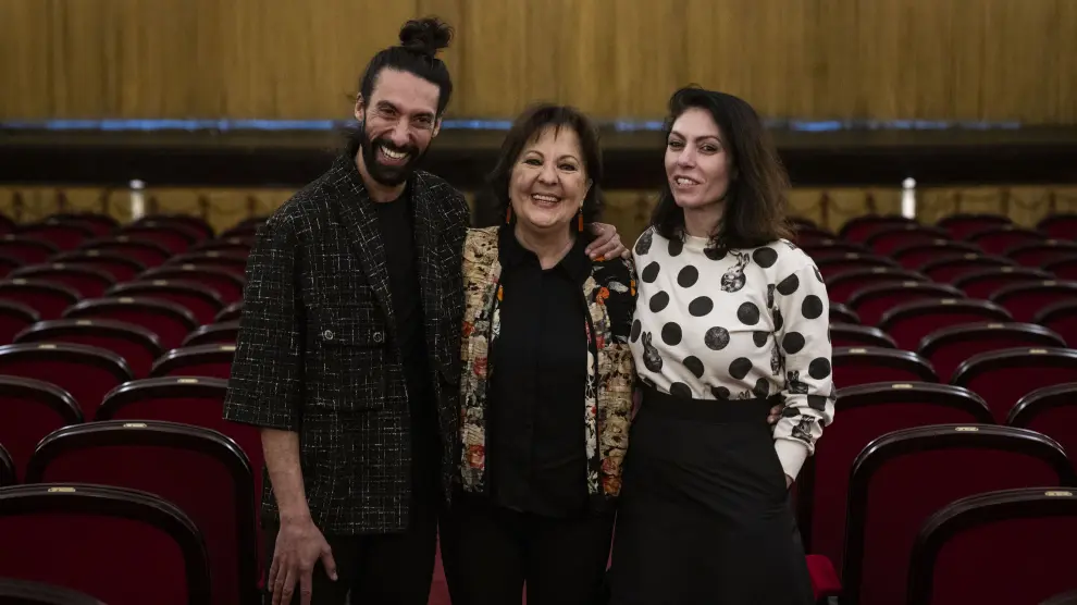 Eduardo Guerrero, Carmen Linares y Triana Lorite, ayer, en el Teatro Principal