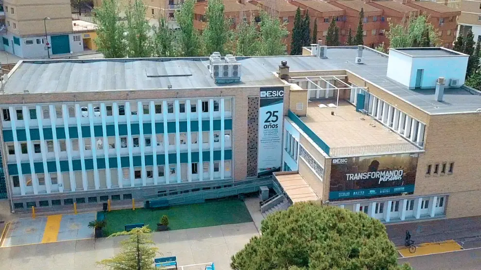 Sede de ESIC, Centro adscrito a la Universidad San Jorge, situada en Vía Ibérica 28, Zaragoza