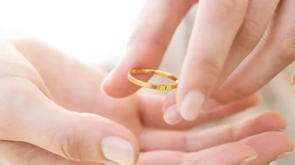 Las alianzas de boda y los anillos de compromiso son especialidades de Argyor.