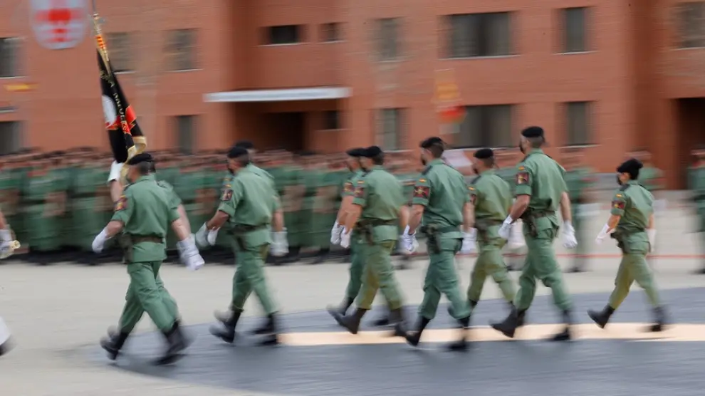 Soldados desfilan en la Base "Príncipe"