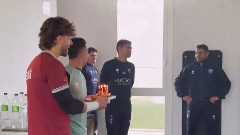 Captura del vídeo de felicitación de cumpleaños del Huesca a Antonio Hidalgo.