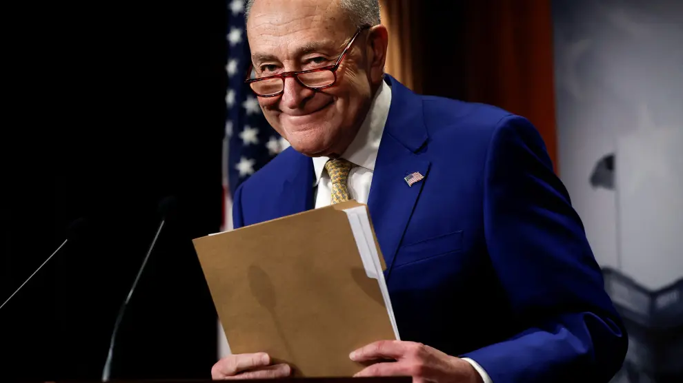 El jefe de la mayoría en el Senado de Estados Unidos, el demócrata Chuck Schumer, defiende el paquete de ayudas a Ucrania e Israel.
