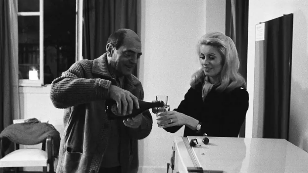 Luis Buñuel, con Catherine Deneuve en el rodaje de 'Belle de jour'.