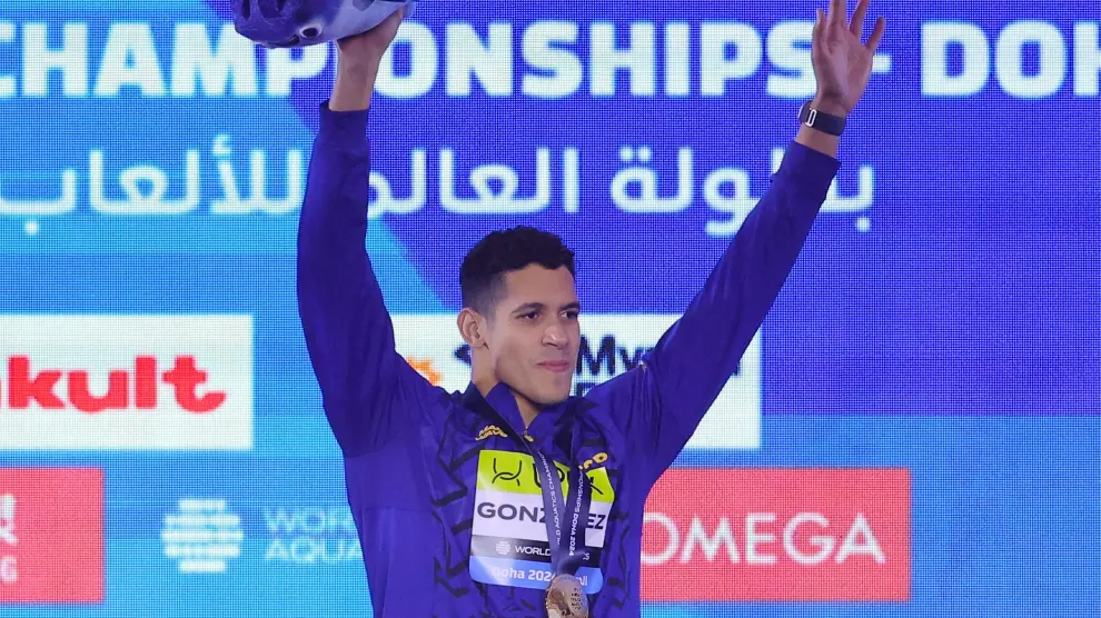 El nadador español, Hugo González, gana el oro en 200 metros en el Mundial de Doha.