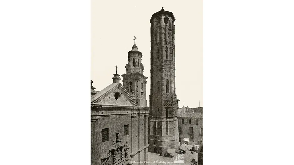 Iglesia de San Felipe y Santiago el Menor, con la Torre Nueva.