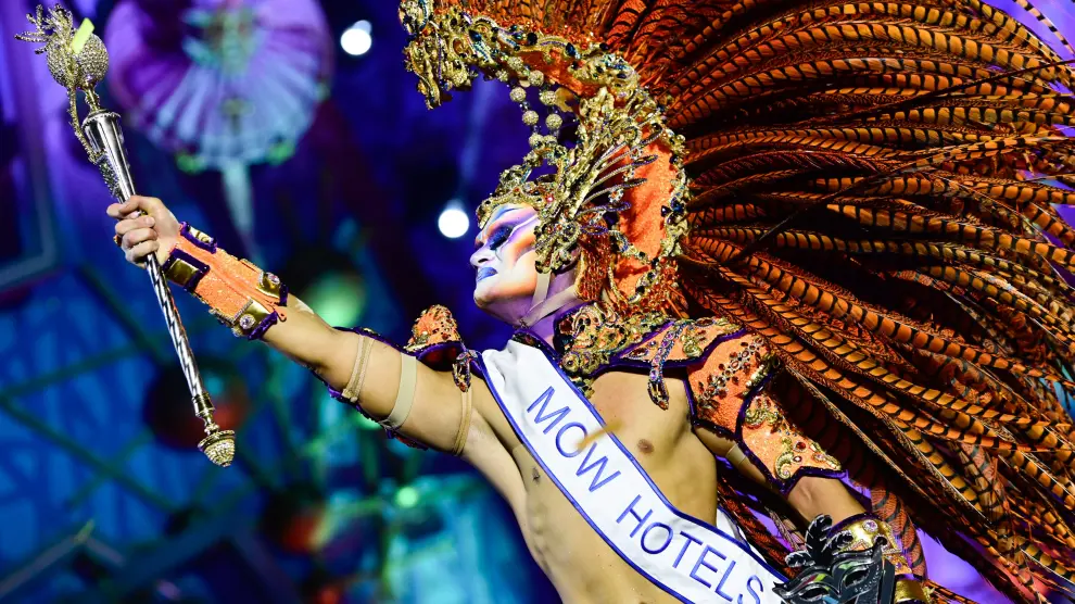A participant named Drag Elektra performs at a drag queen competition during carnival festivities in Las Palmas de Gran Canaria, Spain February 16, 2024. REUTERS/Borja Suarez [[[REUTERS VOCENTO]]] SPAIN-CARNIVAL/