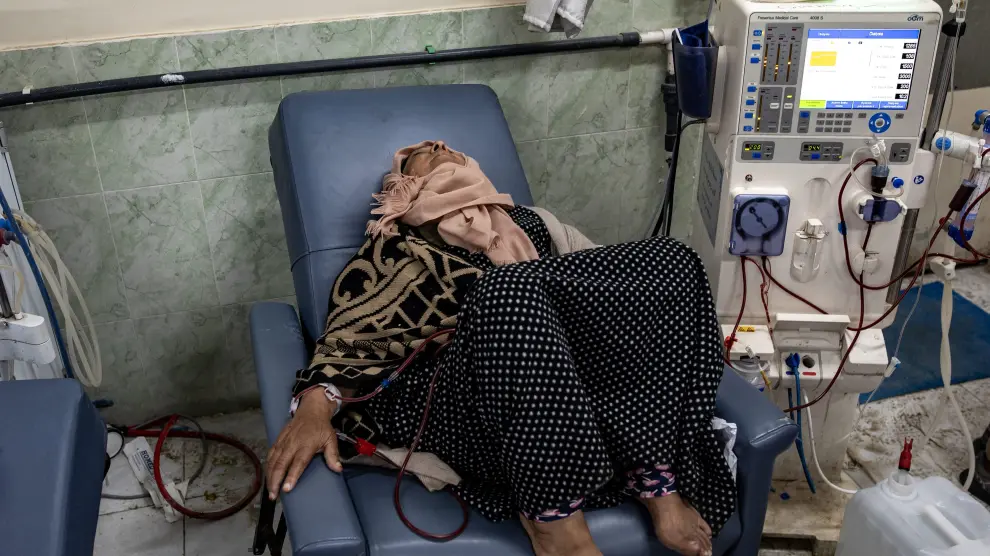 Una mujer en el Hospital Al Najjar, este lunes en Gaza.