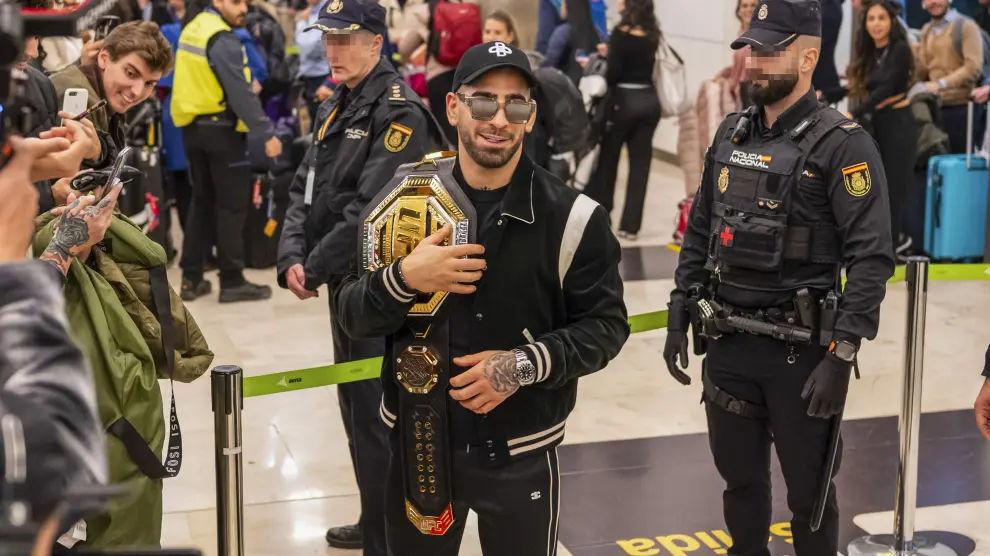 El luchador hispano-georgiano Ilia Topuria, flamante campeón del peso pluma de la UFC, llega a Madrid
