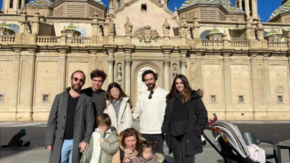 Elena Furiase con su familia en Zaragoza