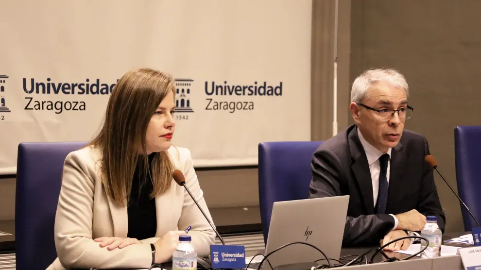 María Zúñiga y José Ángel Castellanos, este lunes en la presentación de los másteres de la Universidad de Zaragoza.
