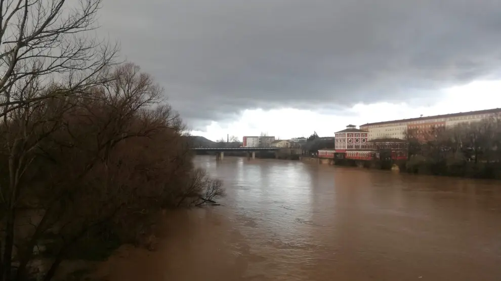 El río Ebro, en estos momentos, a su paso por Logroño..EUROPA PRESS..27/02/2024 [[[EP]]]