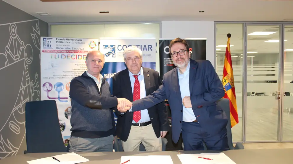 Martín Horno, director de la Eupla, con Enrique Zaro, director de Cogitiar; y David Romeral, director gerente del Cluster de la Automoción de Aragón.