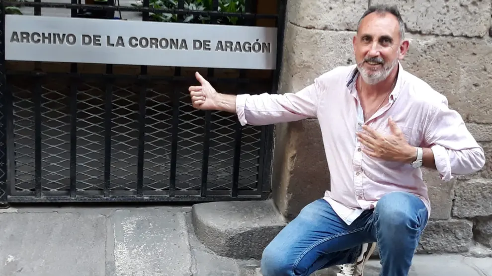 Roberto Marco, en el exterior del Archivo de la Corona de Aragón, al que acude con frecuencia para documentarse.