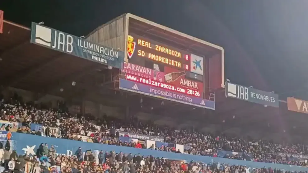 Los aficionados del Real Zaragoza han gritado al entrenador tras la derrota contra el Amorebieta.
