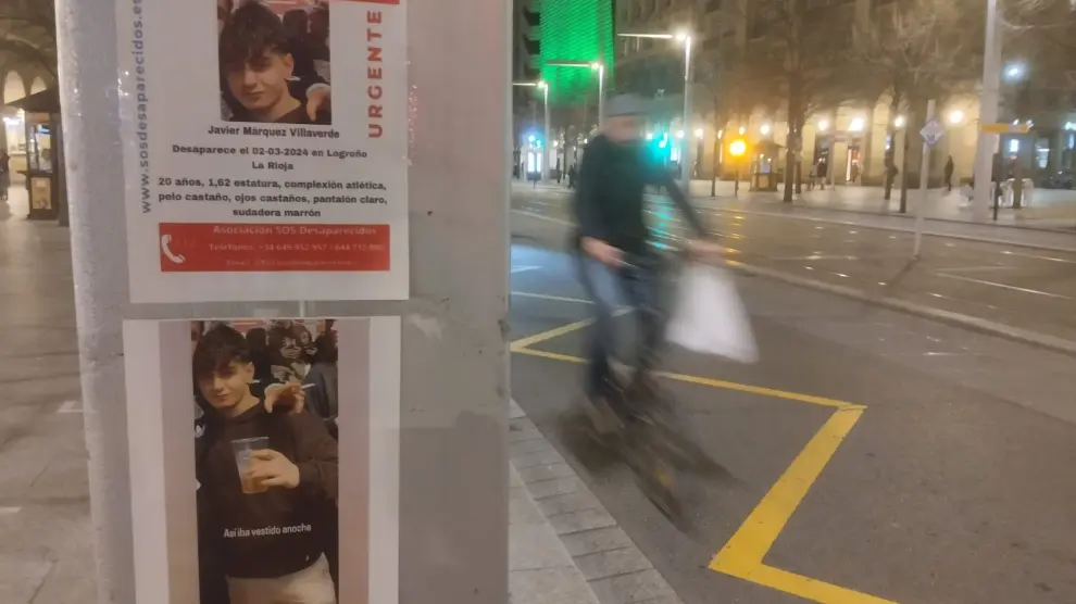 Carteles con la foto de Javier Márquez en el paseo de la Independencia de Zaragoza.