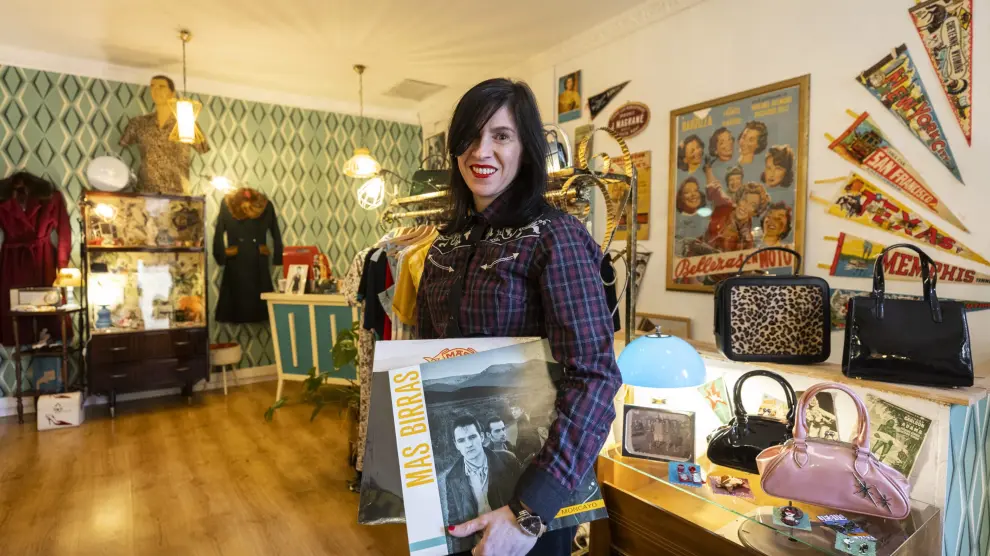 Lois Ohara, dueña de la tienda El Tupé Asesino, con discos de Más Birras.