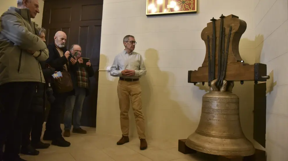 Presentación de la campana de la ciudad de Huesca después de su restauración.