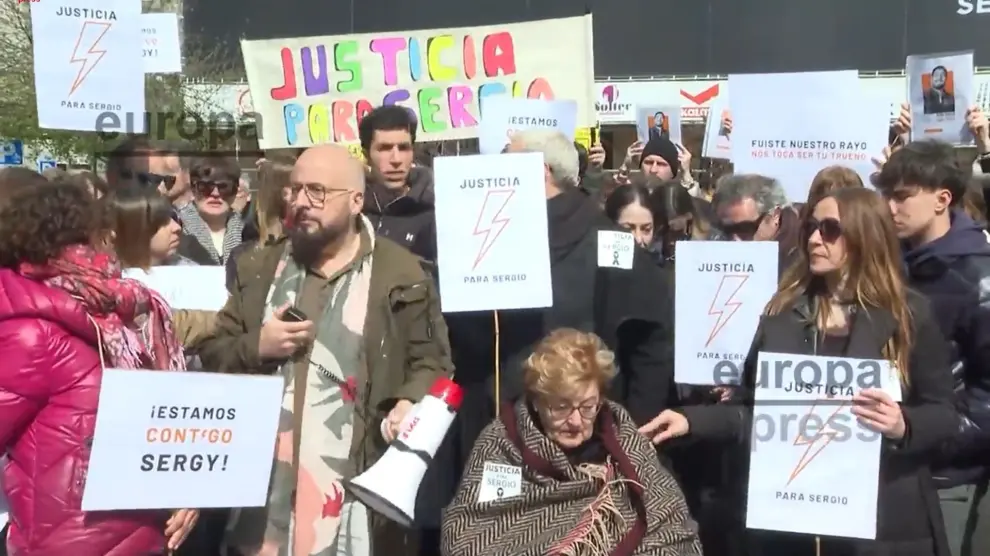 Los asistentes a la concentración han portado carteles pidiendo Justicia para Sergio...EUROPA PRESS..10/03/2024 [[[EP]]]
