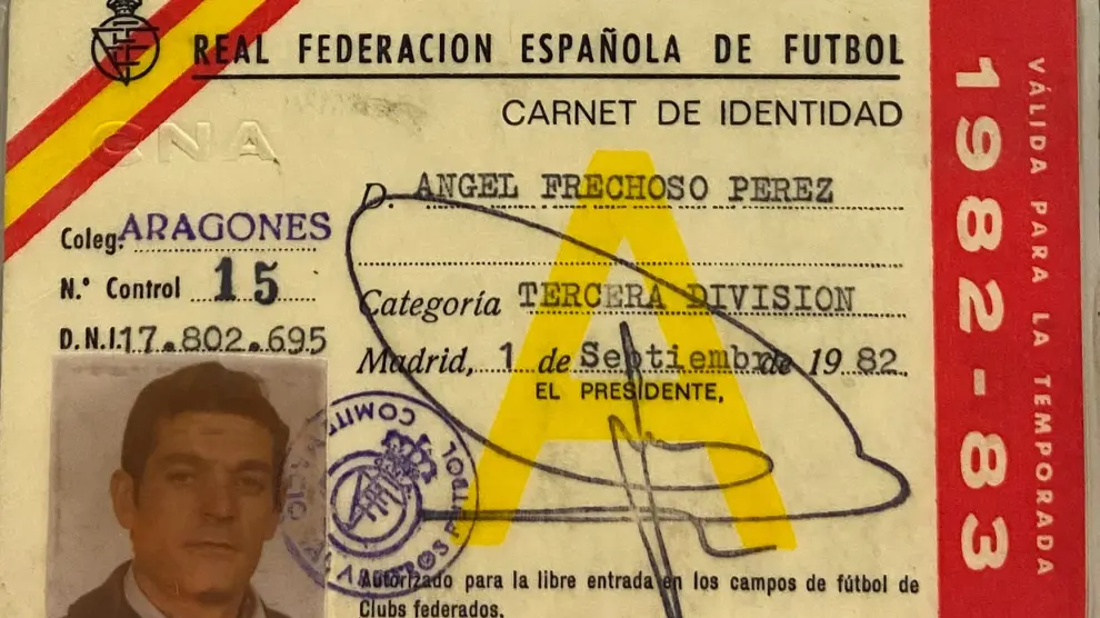 Carnet de árbitro de Ángel Frechoso.
