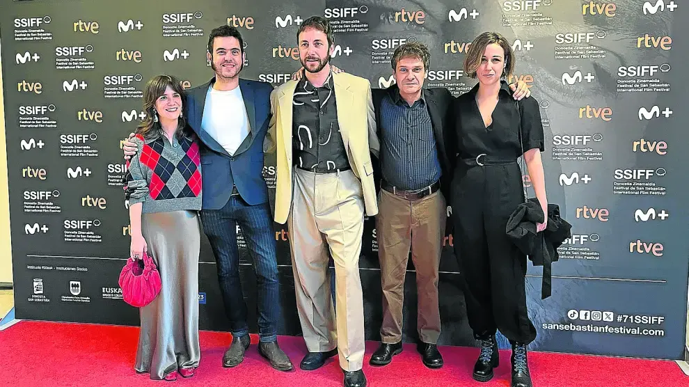 Presentación de la película en el último Festival de Cine de San Sebastián, con Macipe (segundo por la izquierda) y parte del elenco.