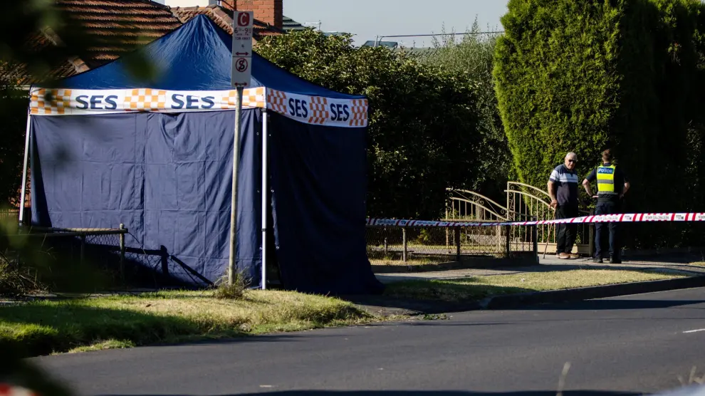 Lugar donde cayó el hombre en una concurrida calle del suburbio de Preston AUSTRALIA HOT AIR BALLOON DEATH