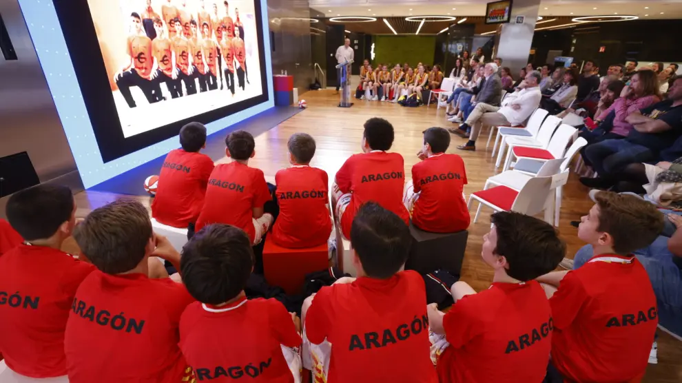 Presentación de las selecciones aragonesas de minibasket en el Espacio Xplora de Ibercaja en Zaragoza