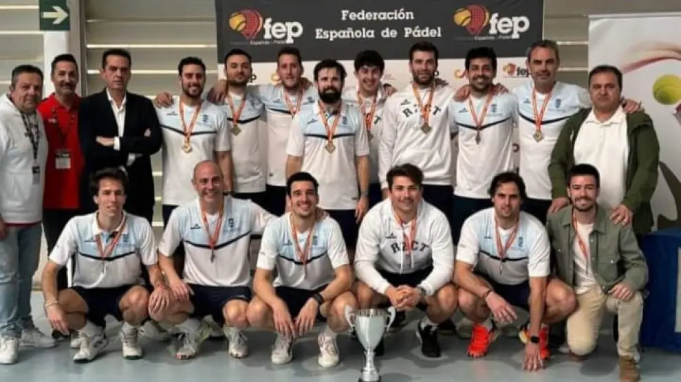 Equipo del Real Club de Tenis Zaragoza que se proclamó campeón de Segunda.