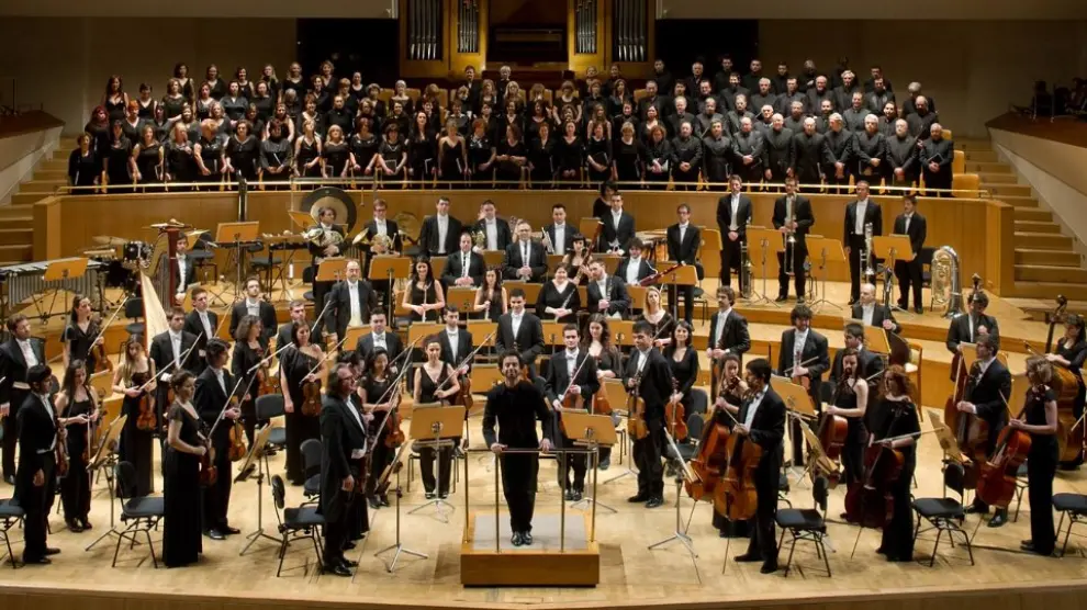 La Orquesta Clásica Santa Cecilia y la Coral Excelentia.