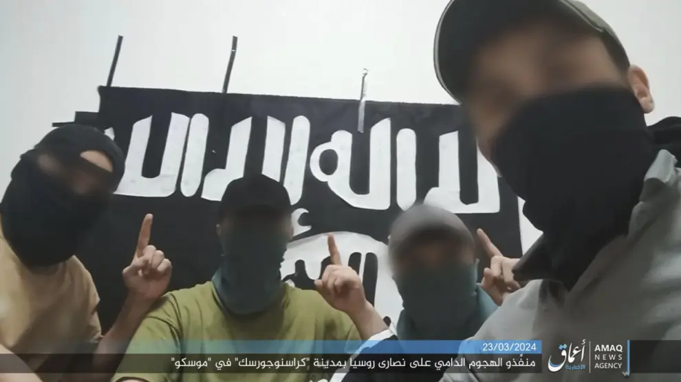 El grupo terrorista Estado Islámico difundió una imagen de los cuatro presuntos responsables del atentado del viernes contra una sala de conciertos a las afueras de Moscú