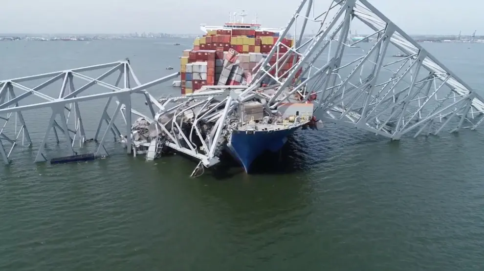 A drone view of the Dali cargo vessel, which crashed into the Francis Scott Key Bridge causing it to collapse, in Baltimore, Maryland, U.S., March 26, 2024, in this still image taken from a handout video. NTSB/Handout via REUTERS THIS IMAGE HAS BEEN SUPPLIED BY A THIRD PARTY. MANDATORY CREDIT [[[REUTERS VOCENTO]]]