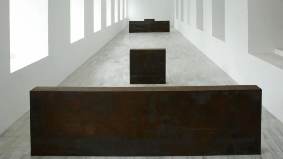 La obra Equal Parallel/Guernica-Bengasi', de Richard Serra.