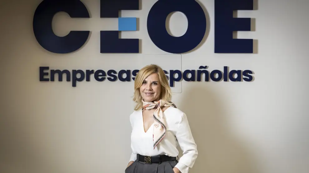 La aragonesa Rosa Santos, directora de Empleo, Diversidad y Proteccion Social de CEOE, en su sede central de Madrid.