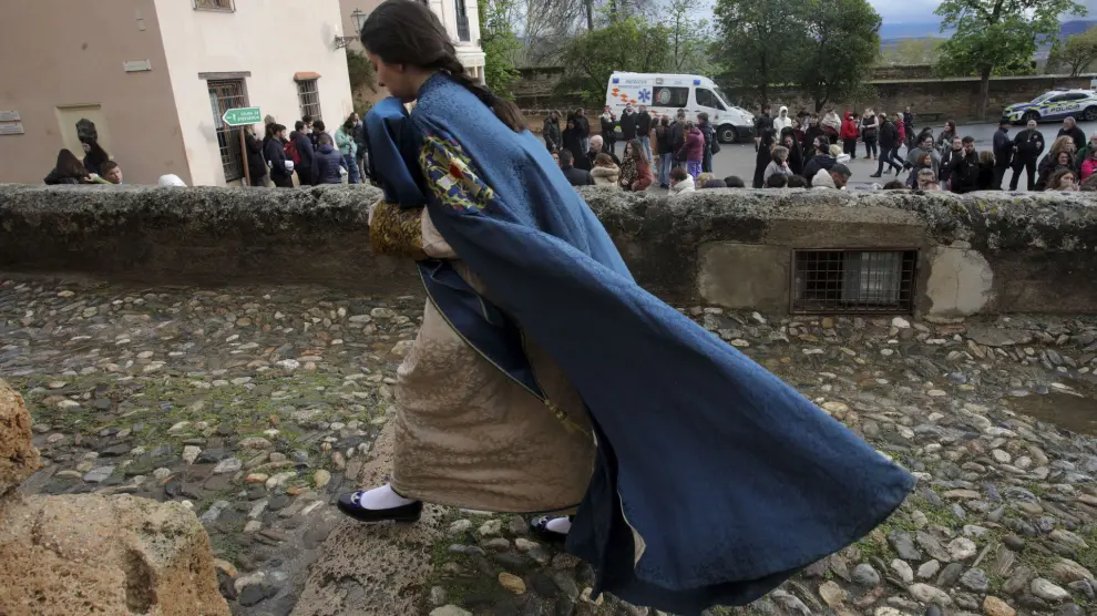 GRANADA, 30/03/2024.- La Procesión de Santa María de la Alhambra ha sido suspendida por amenaza de lluvia, este Sábado Santo en Granada. EFE/Pepe Torres.